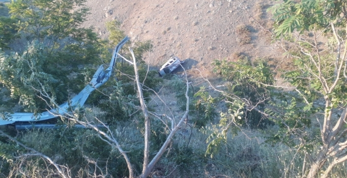Elazığ'da otomobil şarampole uçtu: 5 yaralı