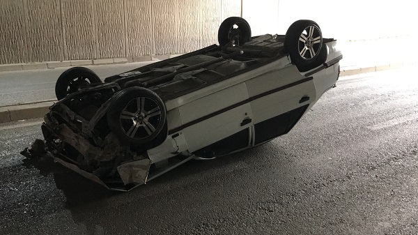 Elazığ'da otomobil takla attı!