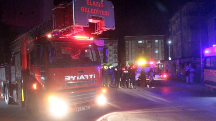 Elazığ'da panik! Düğünde trafo patladı!