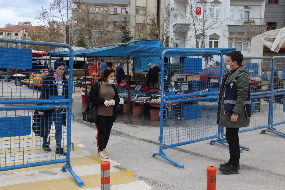 Elazığ’da pazarlarda korona virüs önlemi 