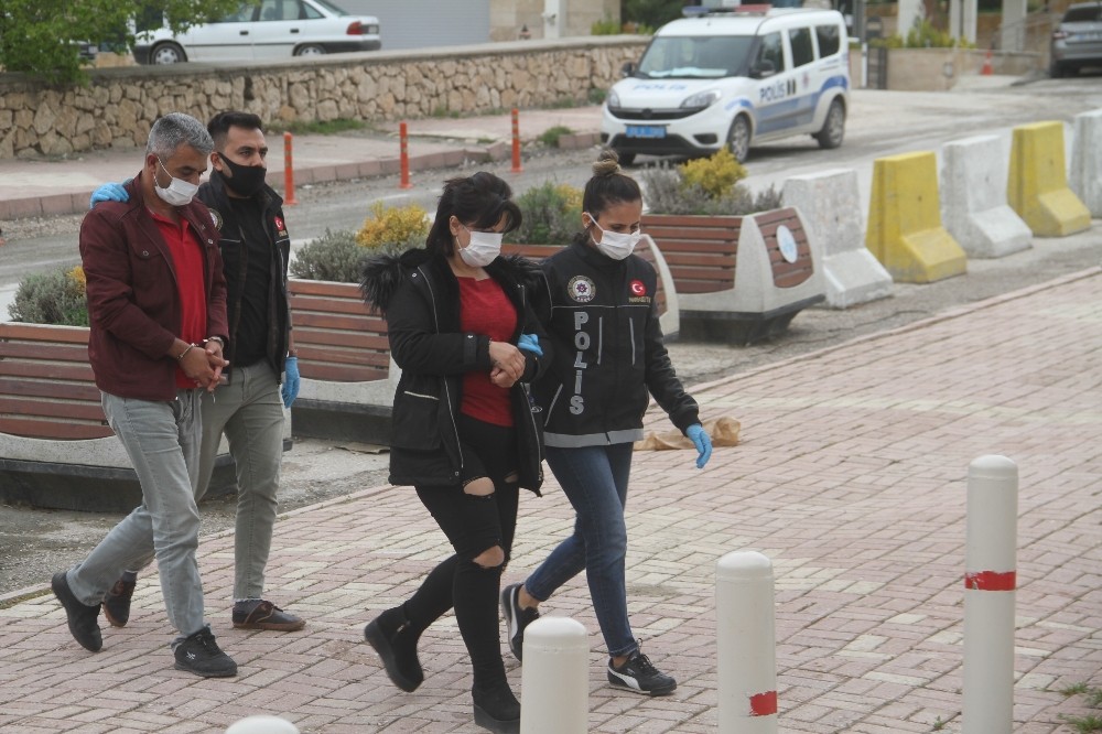 Elazığ’da poşet poşet esrarla yakalanan 2 şüpheli tutuklandı 