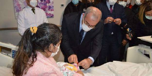 Elazığ'da protokolden güvenlik güçlerine çorba, yeni doğan bebeklere altın verildi