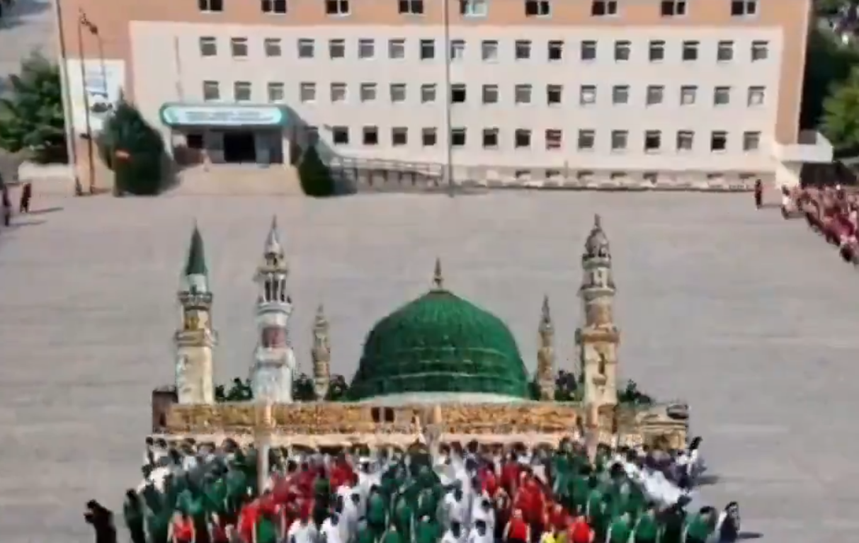 Elazığ’da Ramazan coşkusu: İmam hatipli gençlerden gönülleri fetheden koreografi