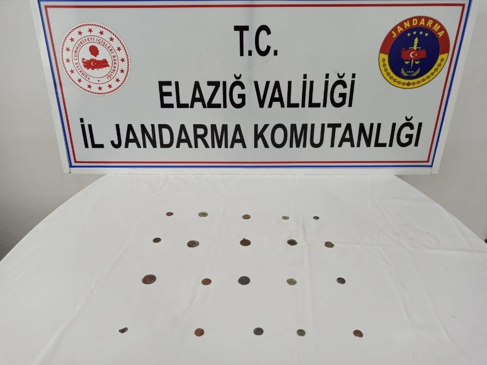 Elazığ’da Roma dönemine ait 20 sikke ele geçirildi 