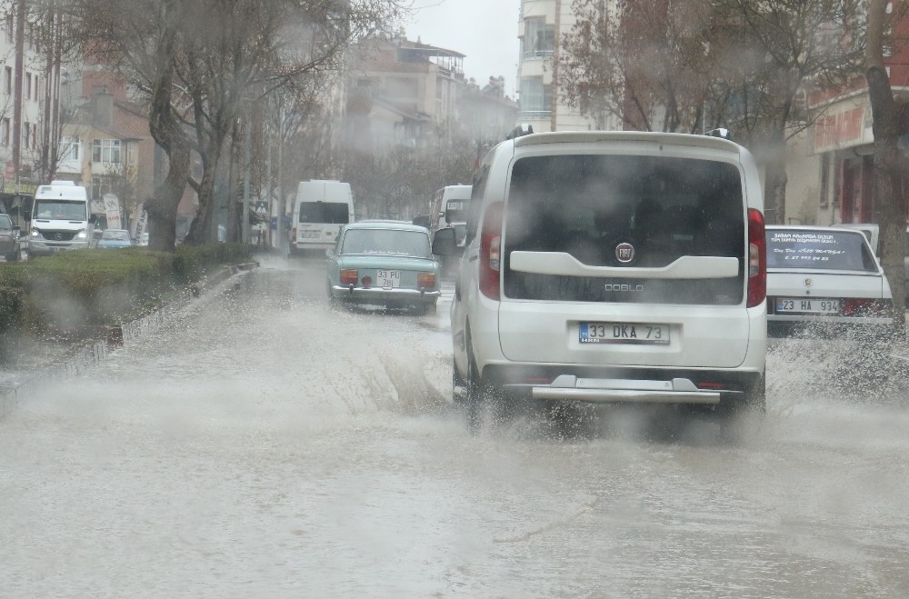 Elazığ’da sağanak etkili oldu 