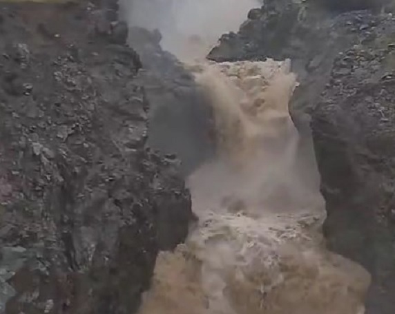 Elazığ’da şelale böyle coştu