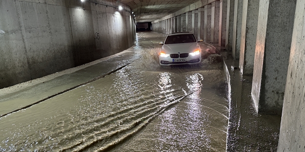 Elazığ’da şiddetli yağış! Alt geçitleri su bastı