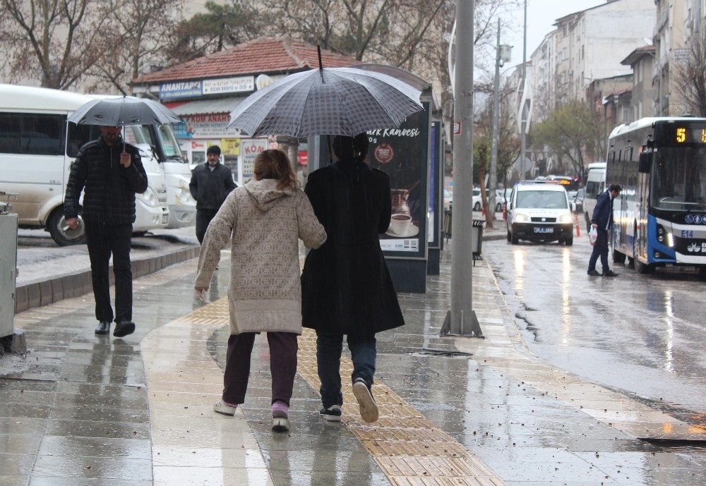 Elazığ’da şiddetli yağış etkili oldu 