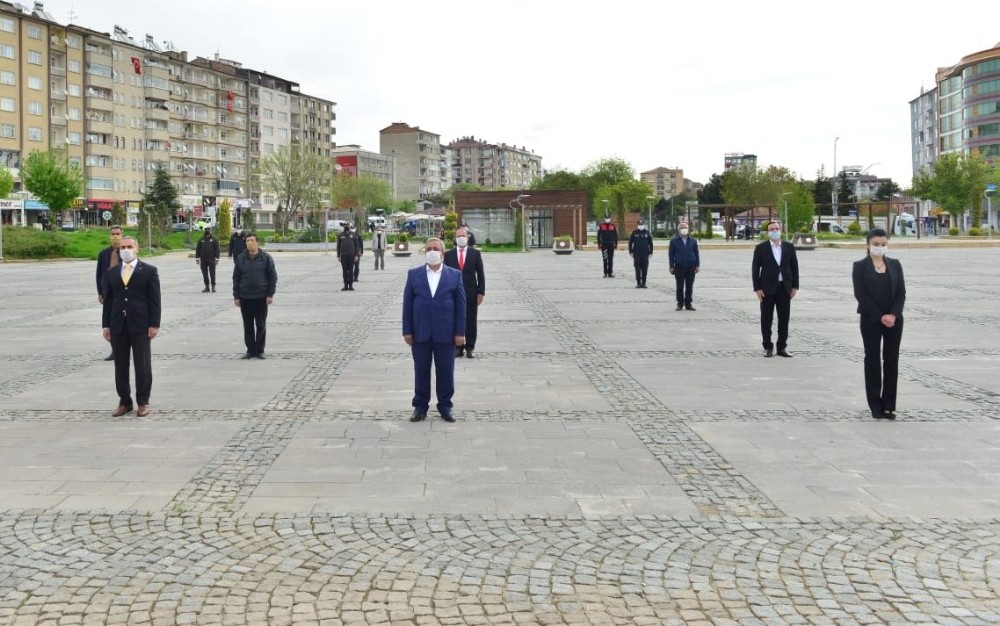 Elazığ’da sosyal mesafeli 23 Nisan kutlaması 