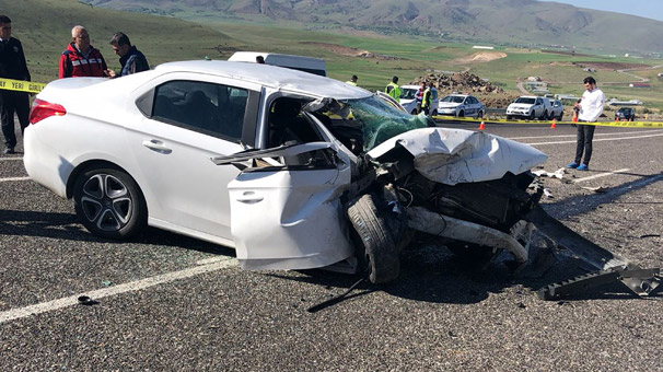 Elazığ'da trafik kazası! 2 ölü 1 yaralı