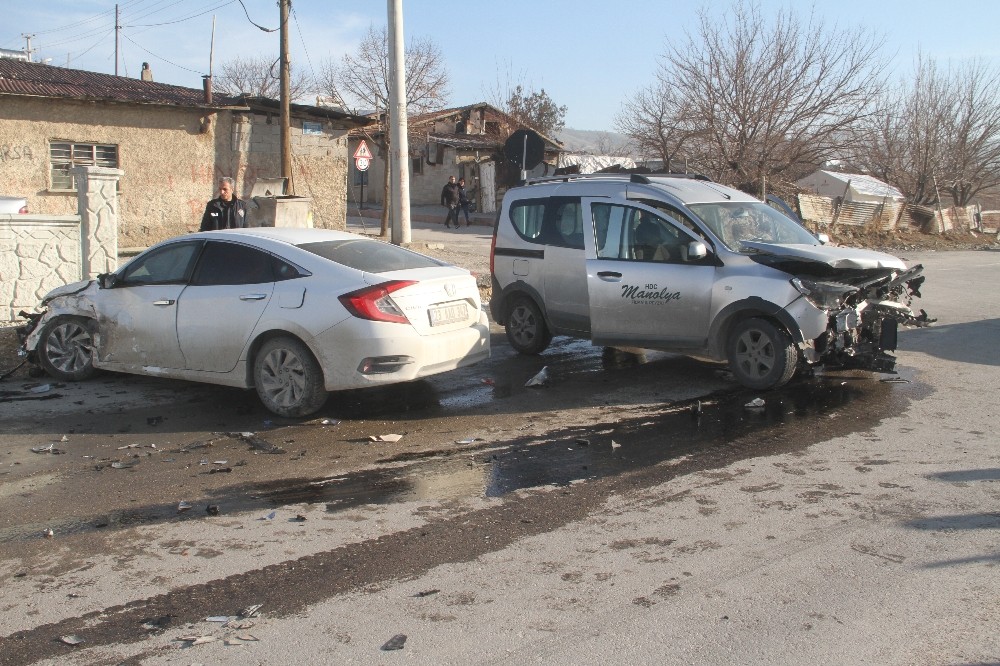 Elazığ’da trafik kazası: 3 yaralı 