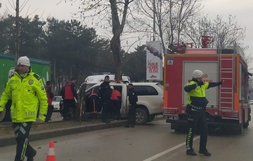 Elazığ’da trafik kazası:3 yaralı 