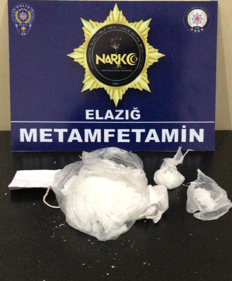 Elazığ’da uyuşturucuyu atıp kaçmaya çalışan şüpheli tutuklandı 