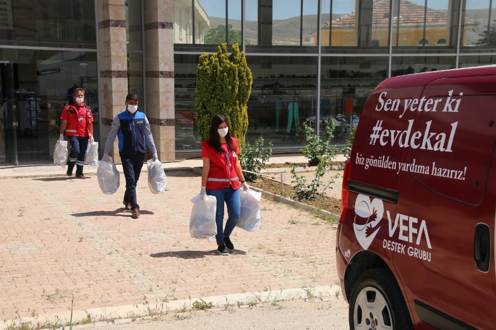 Elazığ’da Vefalı eller, bin 783 çocuğa bayramlık ulaştırdı 