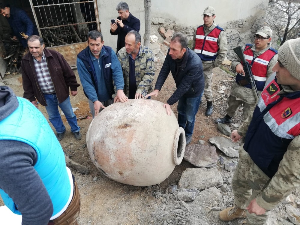 Elazığ’da yıkılacak evden 700 yıllık 