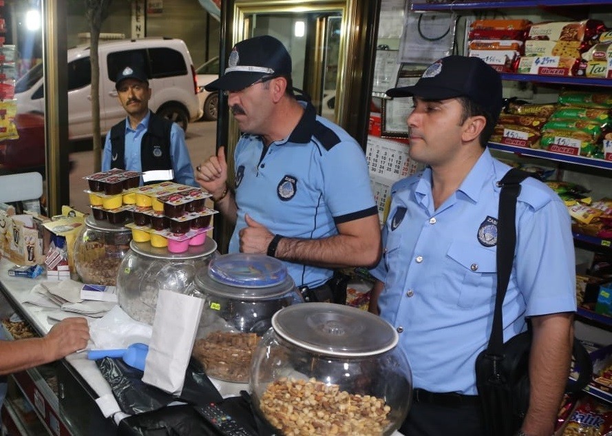 Elazığ’da zabıtalar büfeleri denetledi 