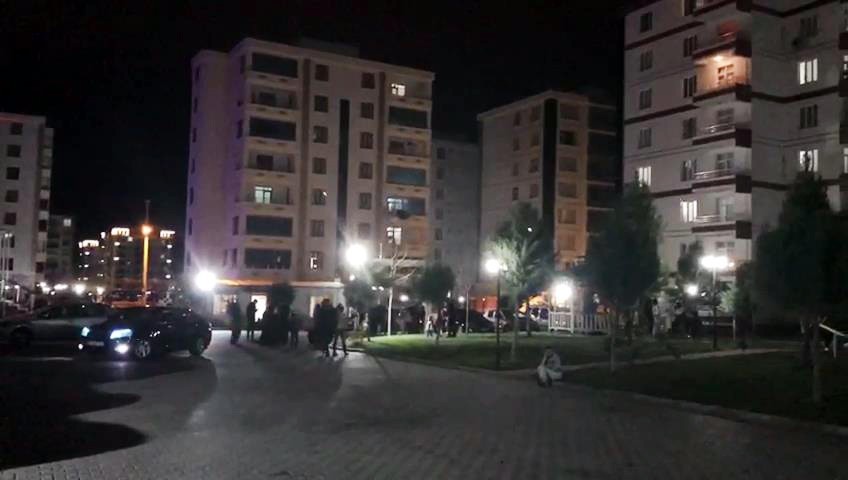 Elazığ’daki deprem Diyarbakır’da paniğe neden oldu 