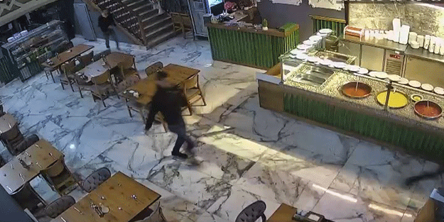 Elazığ’daki depremde panik anları güvenlik kamerasına yansıdı