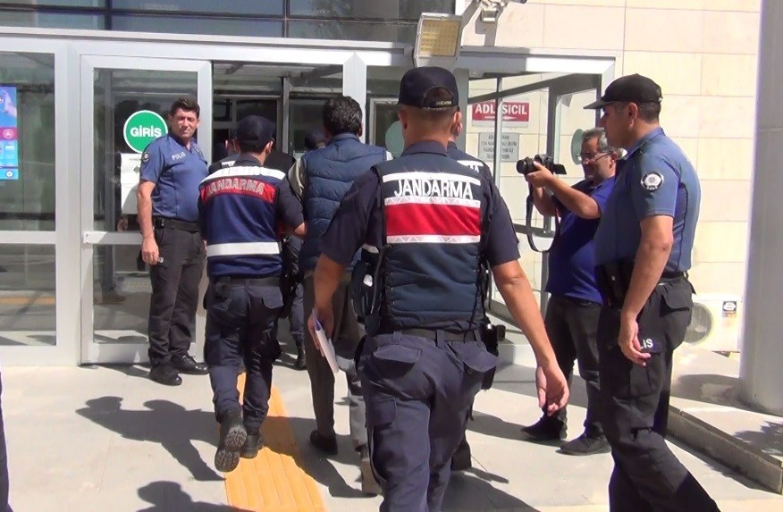 Elazığ’daki kadın cinayetiyle ilgili 3 şüpheli adliyeye sevk edildi 