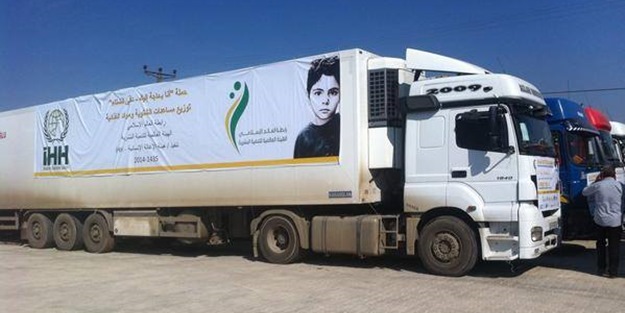 Elazığ'dan Suriye'ye 17 tır un