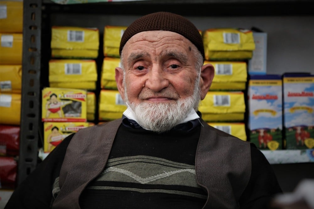 Elazığ’ın en yaşlı esnafı 85 yaşında işinin başına döndü 