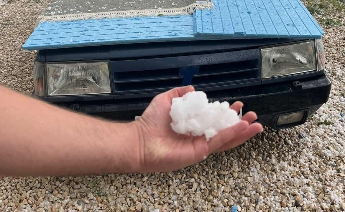 Elazığ’ın yüksek kesimlerinde dolu yağışı etkili oldu