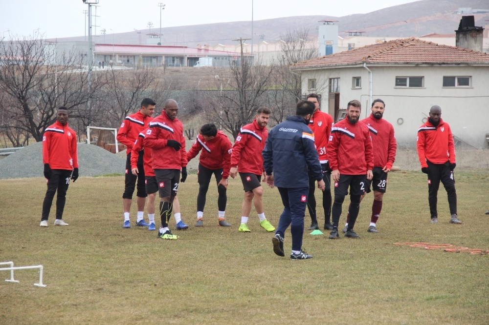 Elazığspor kampa girdi 