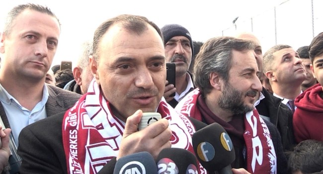 Elazığsporlu taraftarlardan coşkulu karşılama