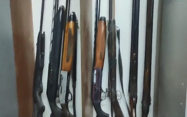 Elbise dolabına dikkat! Aranan ev ve iş yerinden neler çıktı neler