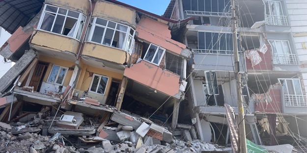 Elbistan'da yıkılan 342 binanın 185'inin enkazı kaldırıldı