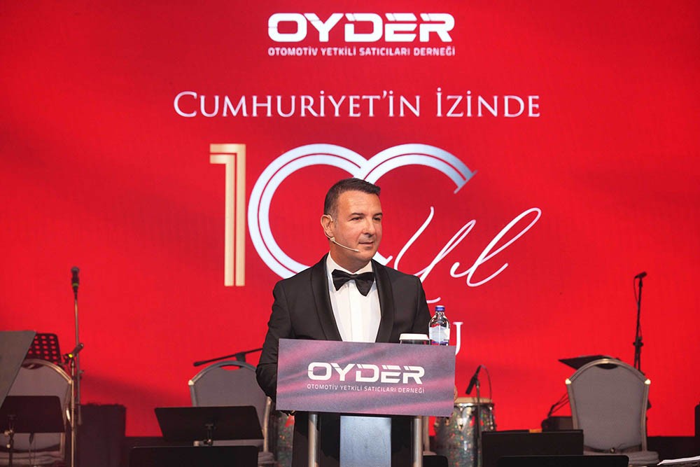 Elde edilen gelir 100 öğrenciye burs olacak! Otomotiv sektörünün temsilcileri Cumhuriyet'in 100. yılını kutladı