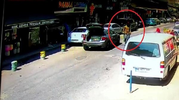 Ellerinde pompalı altlarında basma etek!