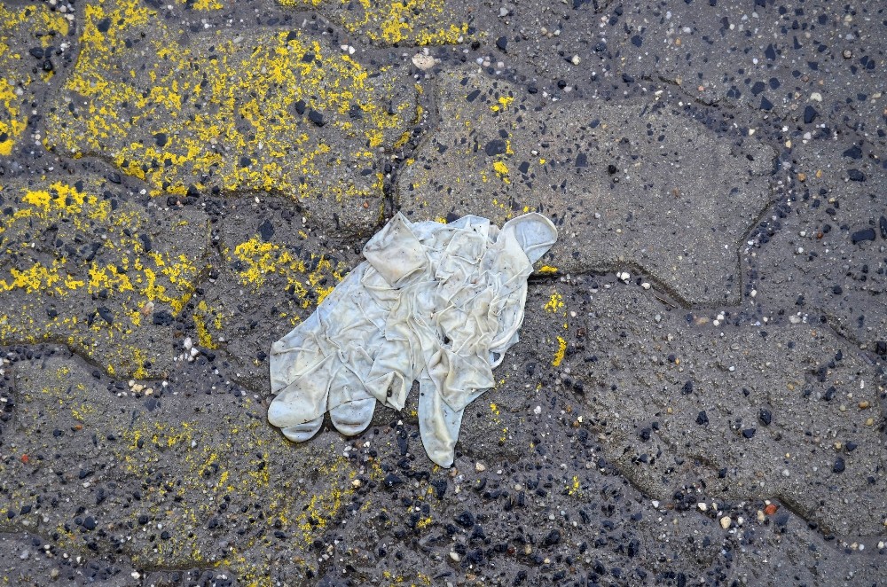 Eldivenlerden yayılan korona virüs tehlikesi 