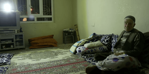 Elektriği kesilen 79 yaşındaki kanser hastasına 1 hafta süre: Ödemezse bir daha kesecekler!