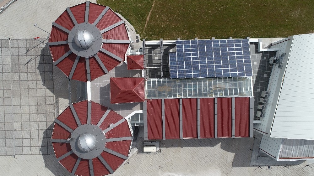 Elektriğini kendi üreten, suyunu kendi çıkartan okul 