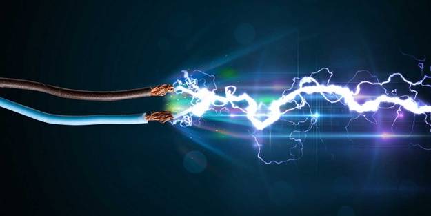 Elektrik akımına kapılan kadını hastaneden alıp toprağa gömmek istediler