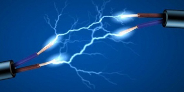 Elektrik akımına kapılan kişiyi itfaiye kurtardı