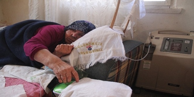 Elektrik borcunu ödeyemeyen yaşlı kadının...