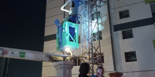 Elektrik direğinde ölü bulundu