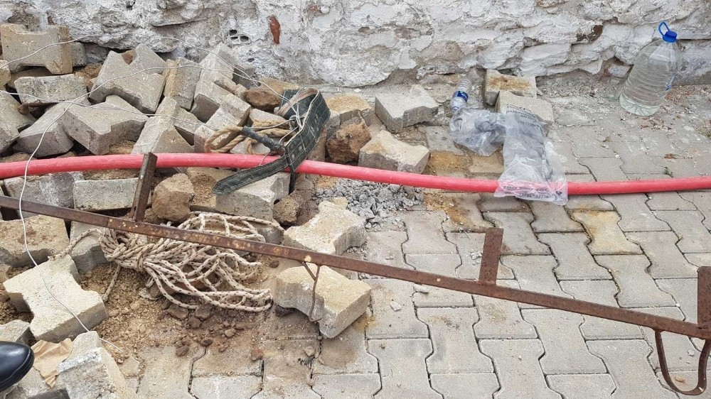 Elektrik direğine tırmanırken düşen işçi yaralandı 
