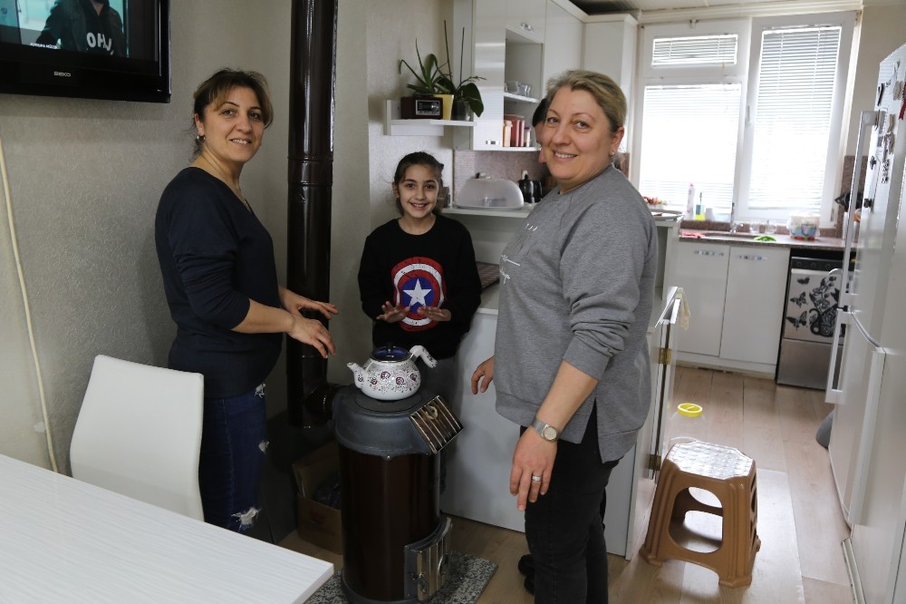 Elektrik faturası yüksek gelince çareyi soba kurmakla buldu 
