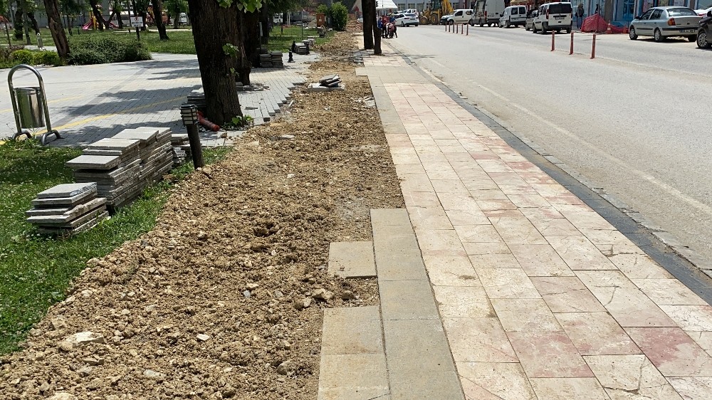 Elektrik hatları yer altına alınıyor 