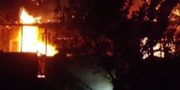 Elektrik kaçağı müstakil evi küle çevirdi