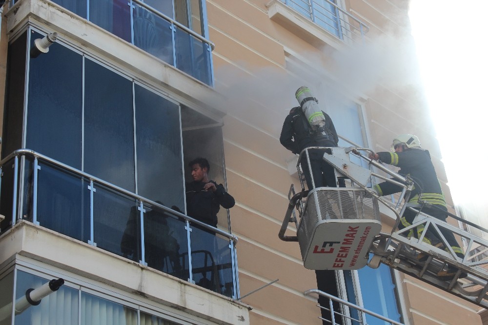 Elektrik kontağından çıkan yangını büyümeden söndürüldü 