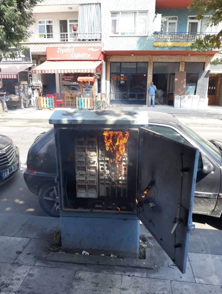 Elektrik panosunda çıkan yangın korkuttu 