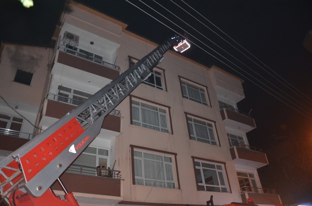 Elektrik prizi yangına neden oldu 