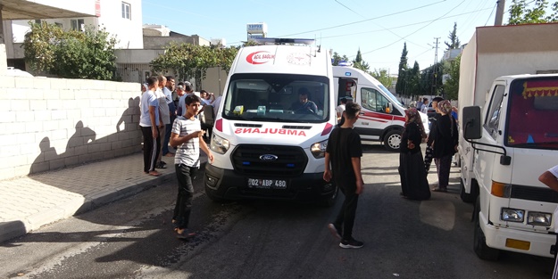 Elektrik teline tutan çocuk ve arkadaşı yaralandı