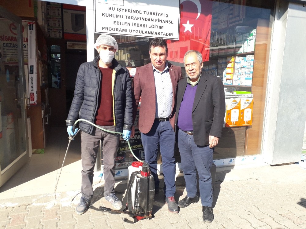 Elektrikçiler Odası, üye esnafların işyerlerini dezenfekte etti 