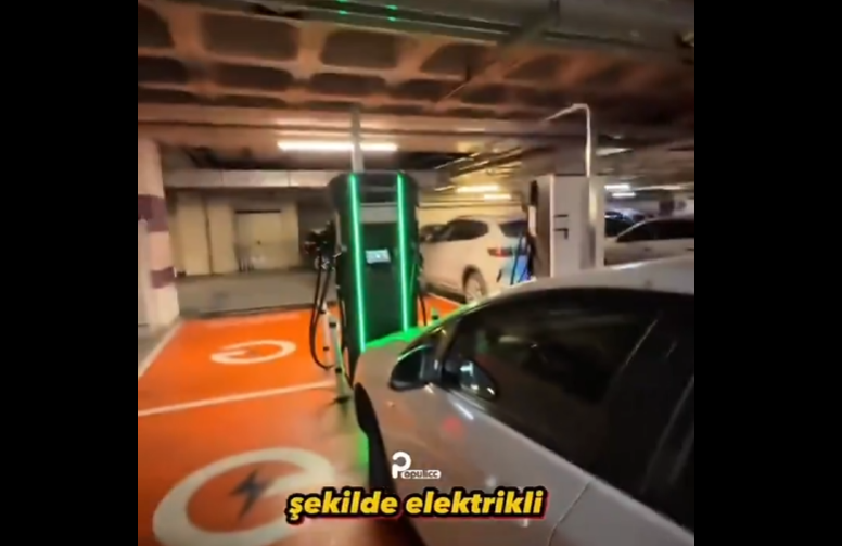 Elektrikli araç istasyonunu gasp ettiler! İçerik üreticisinden tepki: “Ne demek gerekiyor bilmiyorum”
