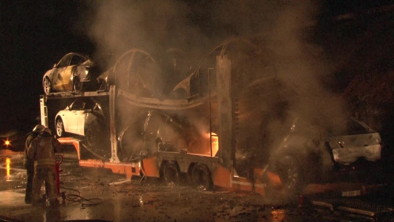 Elektrikli araçlar neden yanıyor? Bu sıcaklıkta sakın şarj etmeyin!